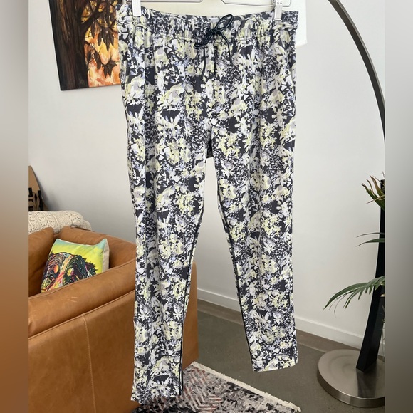 Lululemon Jet Pant - Picture 3 of 6